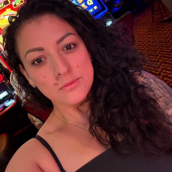 Meet your Posher, Elvira - Picture 1 of 1